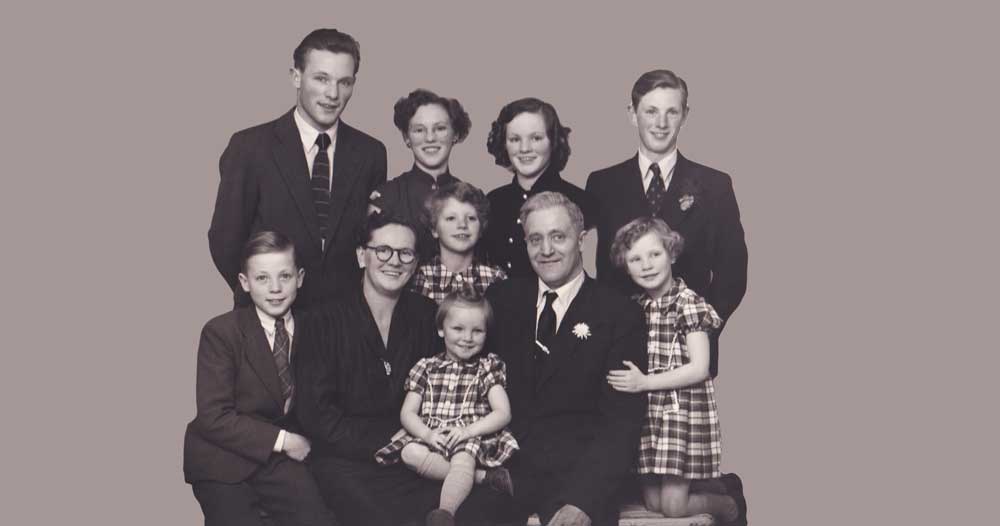 Jakobsen-familie_08DEC1954_1000x526